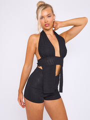 Coordenada de halter sin respaldo texturizado y pantalones cortos