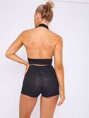 Coordenada de halter sin respaldo texturizado y pantalones cortos