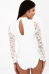 Kanten belmouw choker nek bodysuit