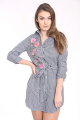 Gingham Controleer bloemen geborduurde shirtjurk