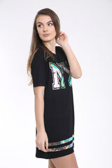 Mehrfarbige Folie NY bedruckt Longline T -Shirt -Kleid