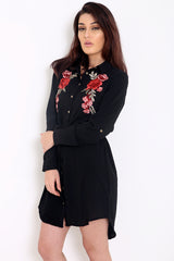 Blumengestickte Hemdkleid