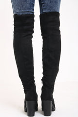 Faux Wildleder im Rahmen des Knie-Stiefel