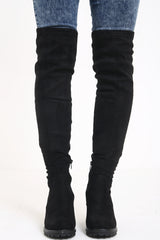 Faux Wildleder im Rahmen des Knie-Stiefel