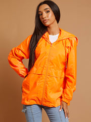 Übergroße Kapuzenfest -Regenjacke